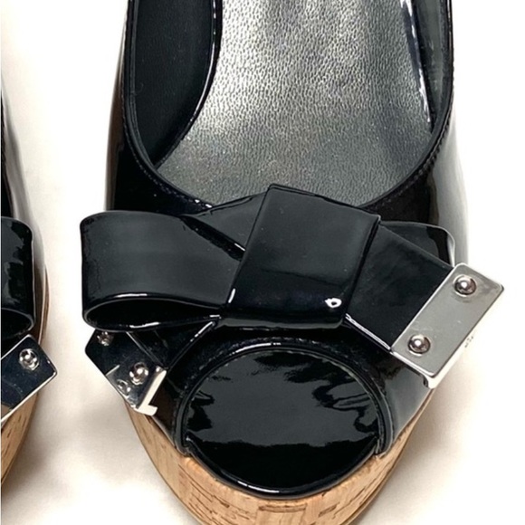 STUART WEITZMAN Black Bodajean Bow Patent Leather Wedge Sandals - Picture 2 of 10